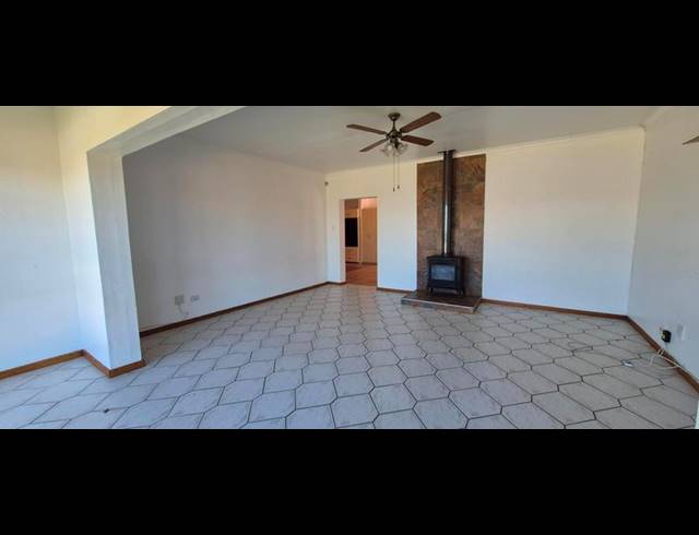 4 BEDROOM HOUSE FOR SALE IN DANA BAY